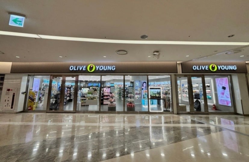 Olive Young COEX Mall Seoul K-beauty skincare makeup Korean cosmetics tax refund English signage international tourists