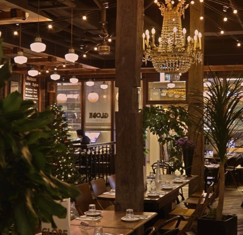 Globe Bistro Parnas Mall Seoul Italian bistro antique European decor fresh pasta lasagna quattro formaggi pizza wine